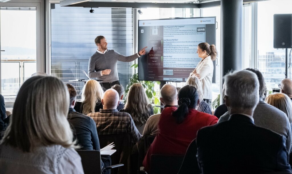 Erlend leading a live Cybersecurity Exercises session.